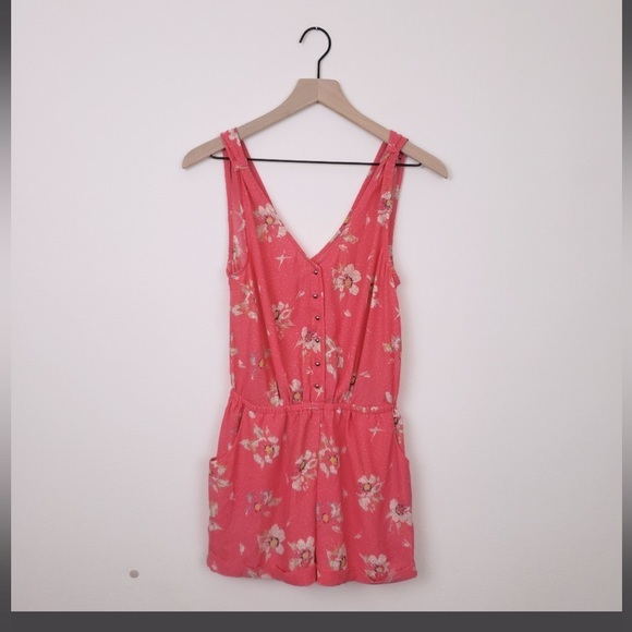 Kimchi Blue Pants - Kimchi Blue - Urban Outfitters Mini shorts Floral Pink button front Cute Romper